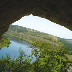 Вікно в скелі
